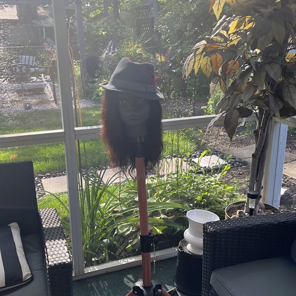 Grey  felt hat with red feather used worn very classy !! - Picture 2 of 6